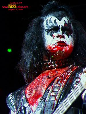 kiss_1_02-10-03.jpg