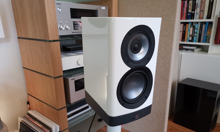 Review ELAC Navis