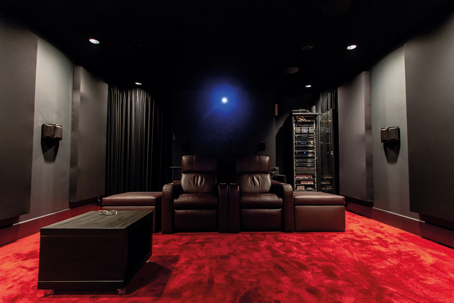 Home Emotion Dolby Atmos bioscoop in een stadsmonu